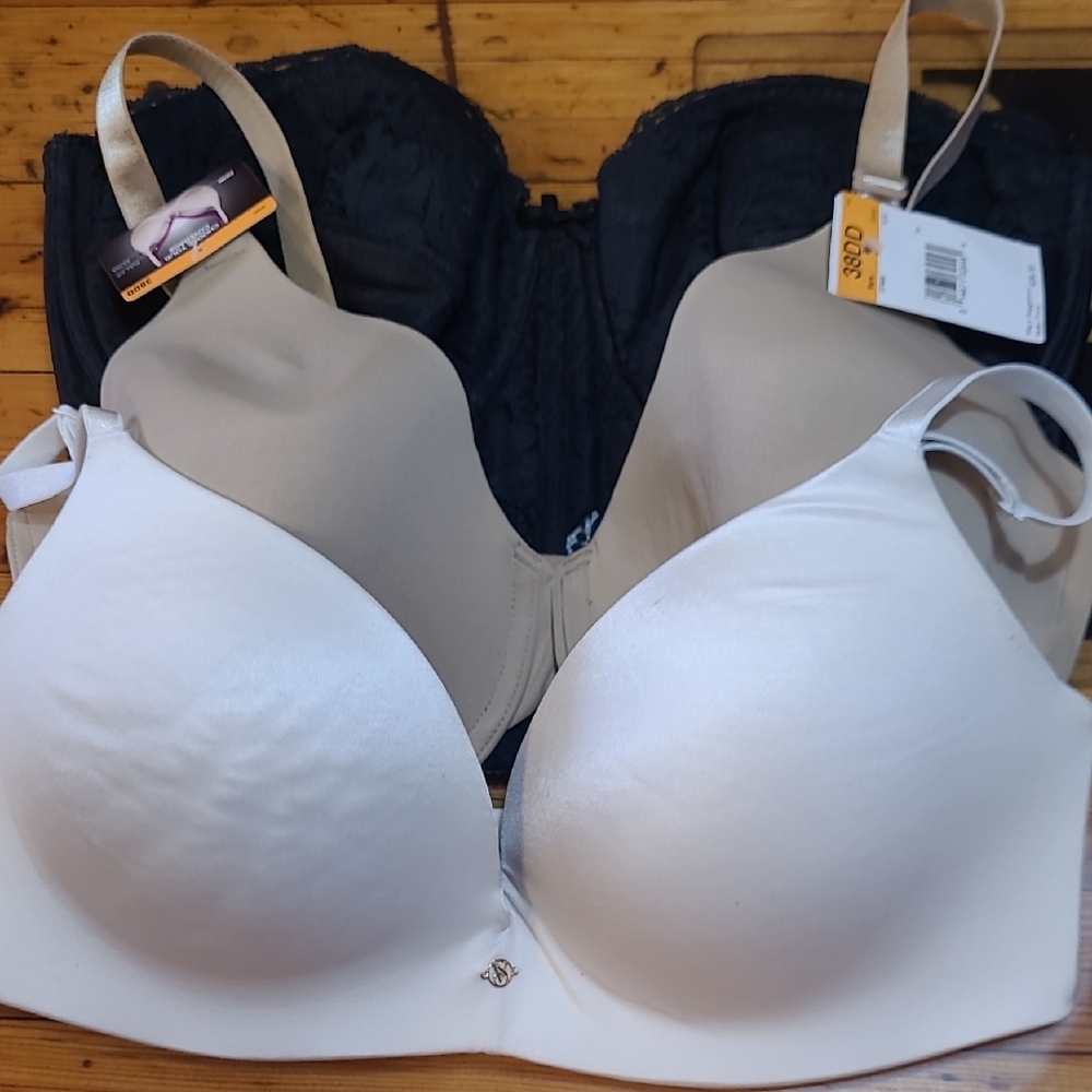 Victoria's Secret Black and Cream Bras